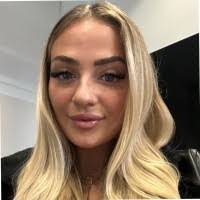 Alisa Salazar's Instagram, Twitter & Facebook