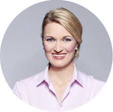 Anne Hiller's Instagram, Twitter & Facebook