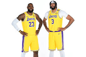 Lakers' LeBron James, Anthony Davis to Debut in JJ Redick's Preseason  Lineup vs. Suns