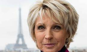 On ne peut qu'imaginer ce que ressent aujourd'hui le compagnon d'évelyne dhéliat, philippe, auprès de qui elle vit depuis plus de quarante ans un amour épanoui et tranquille, qui doit être bien étonné par cette situation. Evelyne Dheliat Handicap Ce Qu Elle Cache A Tout Le Monde