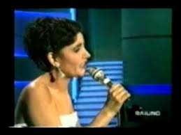Calcò il palco dell'ariston con un brano che sarebbe rimasto nella storia della musica: Pin By Aida Longhi On Canzoni Italiane Di Ieri E Di Oggi Talk Show Sanremo Martini