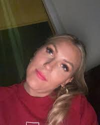 Sarah Swain's Instagram, Twitter & Facebook