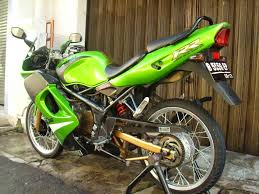 Ketika mencoba ninja l keluaran 2009 sensasi tarikan yang di dapat hijau banget plus keren banget plus ninja 250 sl | aripitstop 14 februari 2014 at 17:59. Harga Motor Ninja 2 Tak Bekas Setara Mobil Tapi Carmudi Indonesia