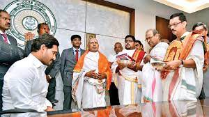 He received his early education from pulivendula and hyderabad public school. 5 Dycms Dalit Woman As Home Minister Ys Jagan Mohan Reddy S On A Roll
