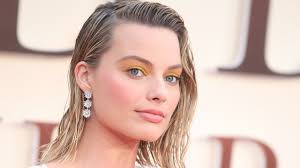 With leonardo dicaprio, jonah hill, margot robbie, matthew mcconaughey. Margot Robbie Sounds Off On Wolf Of Wall Street Hottest Blonde Ever Line Teen Vogue