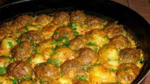 Ungem o tavă cu ulei, formăm. Una Dintre Cele Mai Delicioase Retete Chiftelute Cu Cartofi La Cuptor Bucataria Noastra