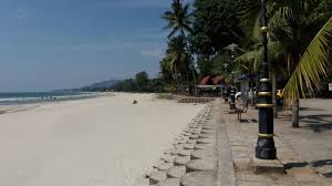 Pantai batu hitam is located about 10 kilometers from kuantan, the capital city of pahang. Mohd Faiz Bin Abdul Manan Pantai Batu Hitam