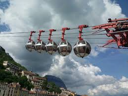Les 5 Bulles De Grenoble Devant La Bastille Live Grenoblecity Dailyphoto Daily Photooftheday Telepherique Montagne Grenoble Telepherique Photos