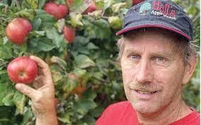 Darryl Maloney's Instagram, Twitter & Facebook