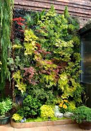 Top 10 Garden Trends Of 2018 Craftproquo Vertical Garden Diy Vertical Garden Design Vertical Garden