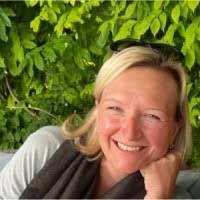 Lisa Steiner's Instagram, Twitter & Facebook