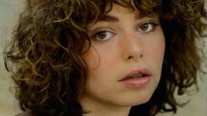 Maria is fetisjmodel: 'Of ik over een hamster wilde plassen'