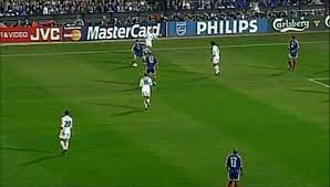 Les hommes de rudi garcia affronteront les espagnols de l'atletico madrid tombeur des gunners d'arsenal battus jeudi par les colchoneros par un 1 à 0. Finale Euro 2000 But En Or Trezeguet France Italie Video Dailymotion