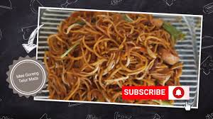 Potong dadu 100gm udang kecil 100gm sotong kecil daun kucai dipotong 2 cm 1. Mee Goreng Telur Mata Youtube