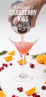 Delicious And Easy Amaretto Cranberry Kiss Cocktail Is A Perfectly Sweet Holiday Drink Recipe Christmas Cocktails Easy Sweet Holiday Drinks Holiday Drinks Alcohol