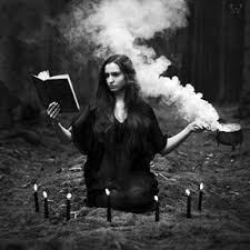 Sortileges Rituels Sorts Et Bains Magiques Sorciere Esthetique Magie Noire Rituel Photo Sorciere