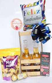 Si tu novio es gran fan de los deportes y dedica sus domingos a ellos, puedes hacerle un regalo que le va a servir a la perfección. Regalos Sorpresas Para Hombres Beer Regalos A Domicilio