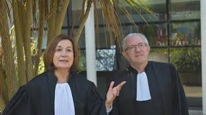 Les 136 tribunaux de commerce de france traitent chaque jour de nombreuses affaires et font appel à une équipe composées de juges élus ainsi que d'un tout comme les actes réalisés par un notaire, les actes d'un greffier de tribunal de commerce sont authentiques. Elections Des Juges Au Tribunal De Commerce Ils Esperent Plus De Candidatures Feminines Cherbourg Maville Com