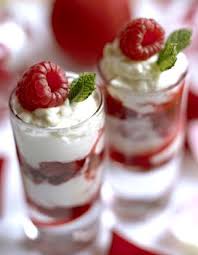 Trifles Aux Fruits Rouges Pour 2 Personnes Recettes Elle A Table Recette Recette Recette Verrine Sucree Recettes De Cuisine