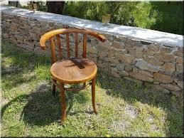 Thonet Stuhl Garteneinfassung Bretter Robinie Fahrradstander Mobel Robinienpfahle Geschliffen Gartenbrunnen Ek Alatetfa Falburkolatok Sag Outdoor Furniture Outdoor Tables Decor