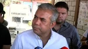 Fernando Vilchis emite su voto para la gubernatura de Edomex