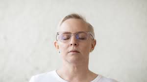 Anna Hallberg diktar om det särskilda ögonblicket