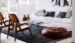 Meja ruang tamu yang berbentuk balok ini memiliki warna hitam marmer yang terlihat minimalis namun elegan. 14 Gambar Desain Ruang Tamu Minimalis Ukuran 3x3 Meter