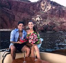 Arkadiusz milik chce odejść zimą z ssc napoli, ale do klubu nie wpłynęła na razie oferta satysfakcjonująca jego obecnego pracodawcę. Arkadiusz Milik I Dzikie Zwierze Polski Napastnik Pochwalil Sie Zdjeciem Z Wakacji Sport