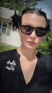 Heyy i'm Ryan looking to make some new friends. Stuff i like : Gaming... My  cat Obi Netflix, horror , fantasy , anime stuff Rock music, old bands,  Outdoor exploring and cooking :