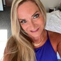 400+ perfiles de «Ciara»