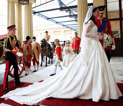 Kate middleton and prince william's royal wedding on april 29, 2011 included many memorable moments people are still talking about today. Meghan Markle S Wedding Dress Costs 150 000 More Than Kate Middleton S Sources Claim Express Co Uk