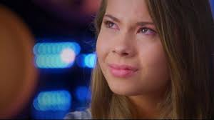 Bindi irwin is a wildlife conservationist, who inherited her parents' love for wildlife and her determination to make a positive difference on the planet. Bindi Irwin Shares Heartbreaking Last Family Photo With Father Steve Abc News