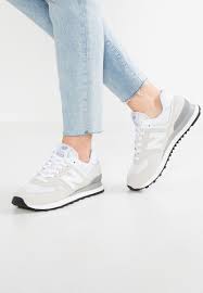 Bien que connotée sport, la basket de l'équipementier américain. Epingle Sur Moda