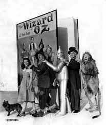 This edition of the wizard of oz is the digitally remastered print that played in theaters for the film's 60th anniversary. 27 Amazing Behind The Scenes Photos From The Making Of The Wizard Of Oz In 1939 Vintage Everyday