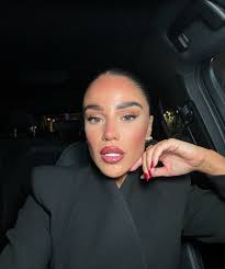 Running around the city.. Day 7 of AW outfits, this is a date night fit I  fell in love with, do you love it?