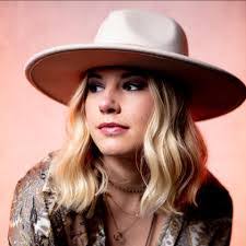 Amanda Henline's Instagram, Twitter & Facebook