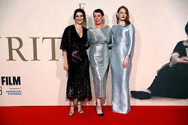 At times pathetic, unpredictable and so damn manipulative, colman's queen anne is caught between the crosshairs of two lovers, both vying for her. Olivia Colman Adds Royal Touch With The Favourite At London Film Festival