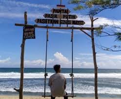 Pantai sanur adalah tempat wisata di kota denpasar yang indah dengan pantai pasir putih. Jelajahi 5 Pantai Di Blitar Yang Mudah Diakses Berikut Ini Sanflawer Com