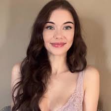 Emily Cheek's Instagram, Twitter & Facebook