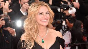 A podcast episode about julia roberts! Julia Roberts Named World S Most Beautiful Woman For Fifth Time Glamour
