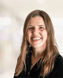 Justine Lyons's Instagram, Twitter & Facebook