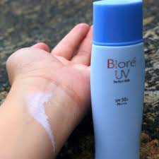But since summer is almost upon us, it means the inevitable sunscreen questions keep piling up in my mailbox. Kem Chá»'ng Náº¯ng Dáº¡ng Sá»¯a Biore Uv Perfect Milk Spf50 Pa Ibeautyshop