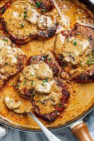 Garlic Pork Chops Recipe In Creamy Mushroom Sauce How To Cook Pork Chops Pork Dinner Pork Recipes Meat Recipes