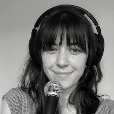 Louisa Daniels's Instagram, Twitter & Facebook