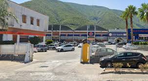 Nocera Superiore, auto lanciata nel market: bottino da 30mila euro