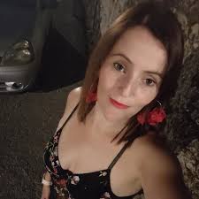 Me parece totalmente marciano tener que dar explicaciones sobre algo tan  básico: -Sí, tengo pezones, soy un ser humano. -Sí, se marcan. -No. No  llevo sujetador. Ni en la foto, ni casi