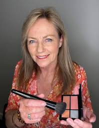 What face wash can cleanse dirt and makeup?