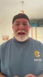 Se anche tu stai guardando questo video mentre fai la cacca commenta con  “💩” #tiktokitalia #quellodeidrink #durarealta