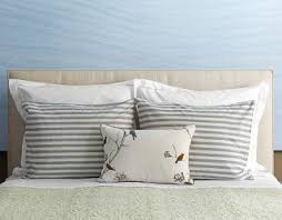 These accessories can add a simple pop of color, texture, and personality while pulling the room together in an effortless way that takes almost no time at all. How To Arrange Pillows Arranging Pillows