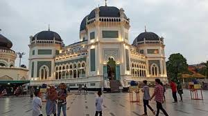 Masjid adalah tempat ibadah umat islam yang memiliki banyak fungsi. Apa Hukum Meminta Sumbangan Dana Pembangunan Masjid Di Jalan Raya Dalam Tinjauan Syariah Halaman All Tribun Medan